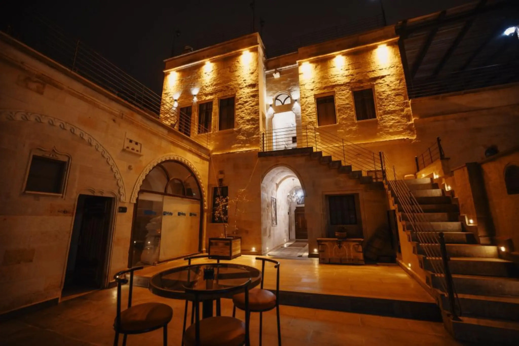 Misty Cave Hotel