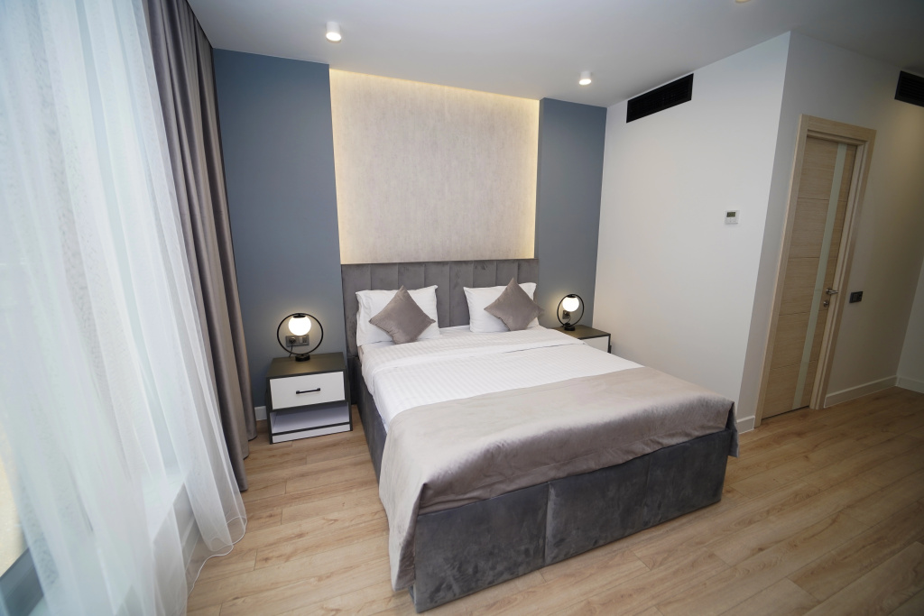B&M Hotel