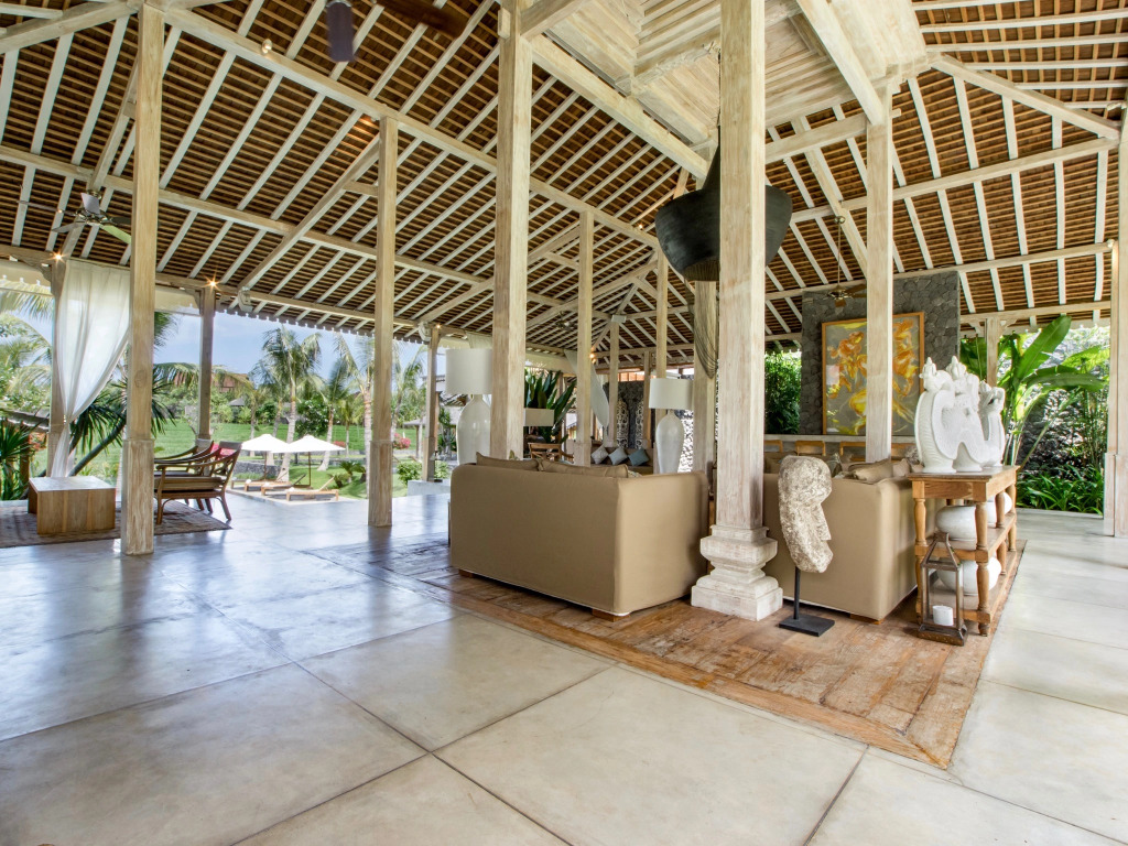 Villa Mannao by Villa Finder