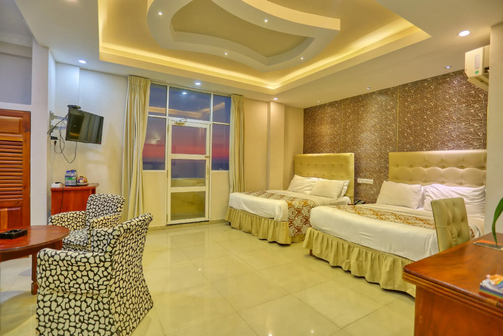 Отель Lazaani Colombo