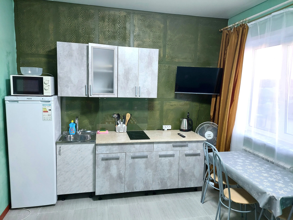 Квартира новая с панорамным окном и стильной аркой