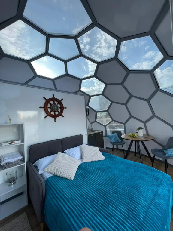 Nomer Romantika Dlya Vlyublyonnykh, Dizayn-Otel Na Dvoikh Na Vode, Khausbot Cherepakha Arkhelon-34 Mini-Otel