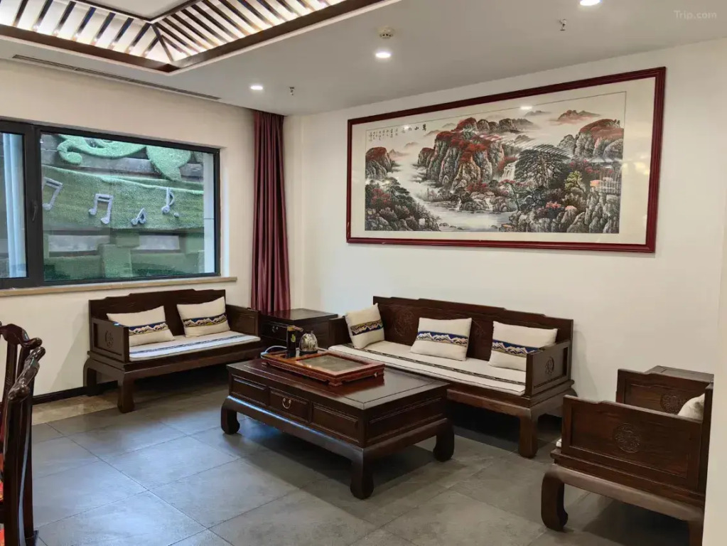Отель Jinfeng