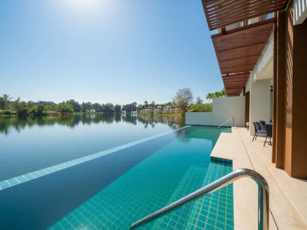 Уникальные апартаменты в Лагуне на берегу озера