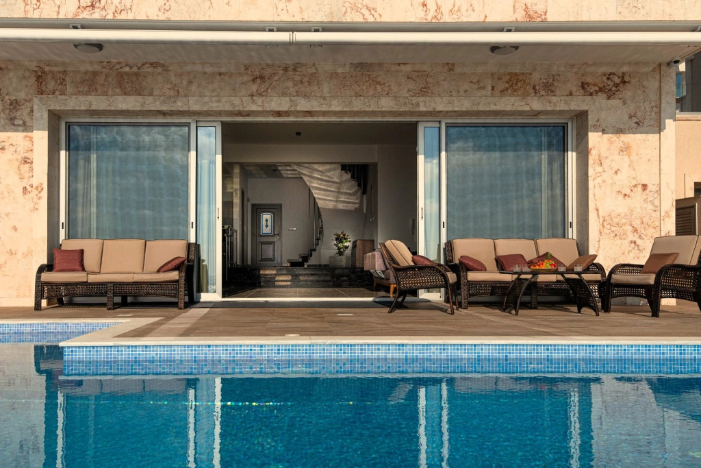 Olymp Luxury Villa D - Luxury Escape with Direct Beach Access and Unique Sunsets