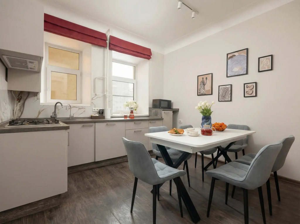 Квартира GM Apartments Четверка на Патриках в вишнёвых тонах