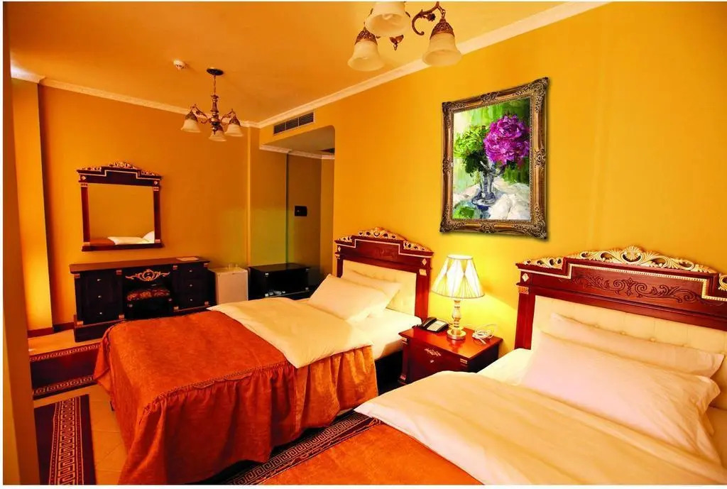 Dinasty Hotel