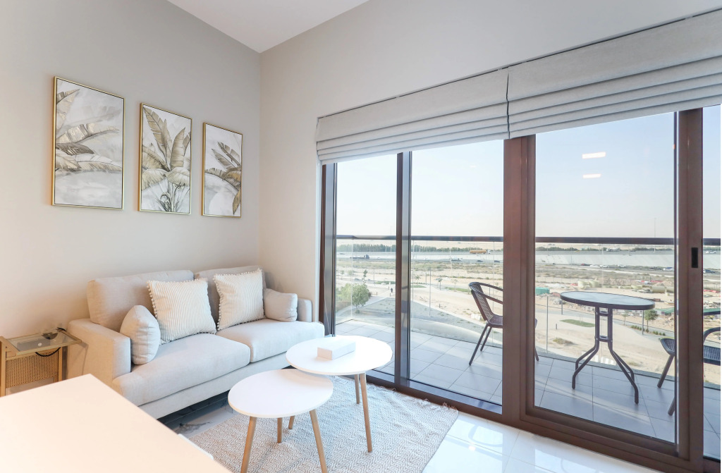 Elite LUX Holiday Homes - Cozy 2BR Getaway – Minutes from Expo City, Dubai