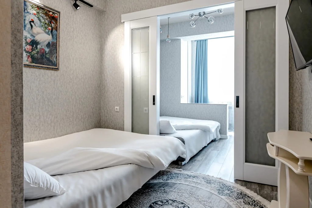Oliviia Iriny Savelyevoy V Parke U Doliny Roz I Krasnogo Solnishka Apartments