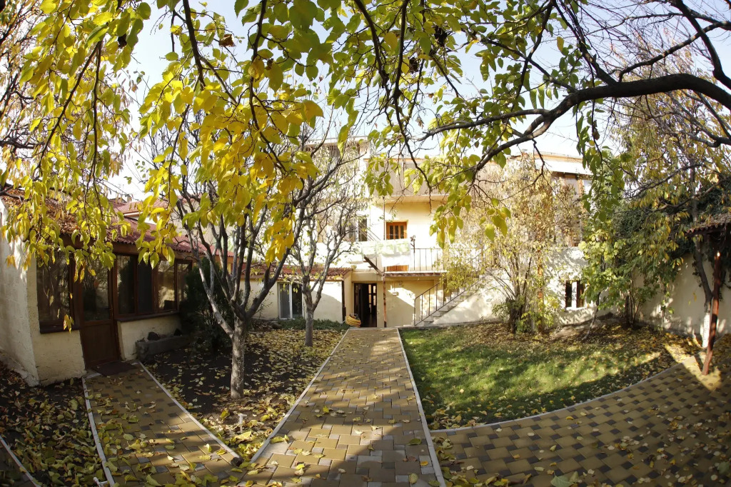 Li Yes Yerevan hotel