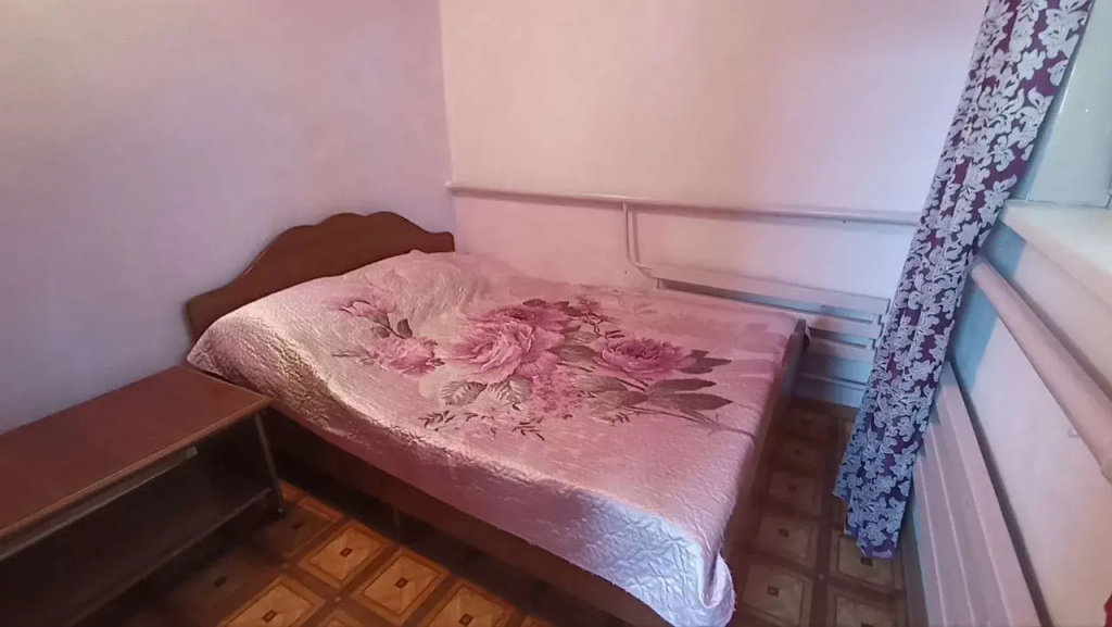 Частный дом С двумя спальнями и крыльцом с садовой мебелью