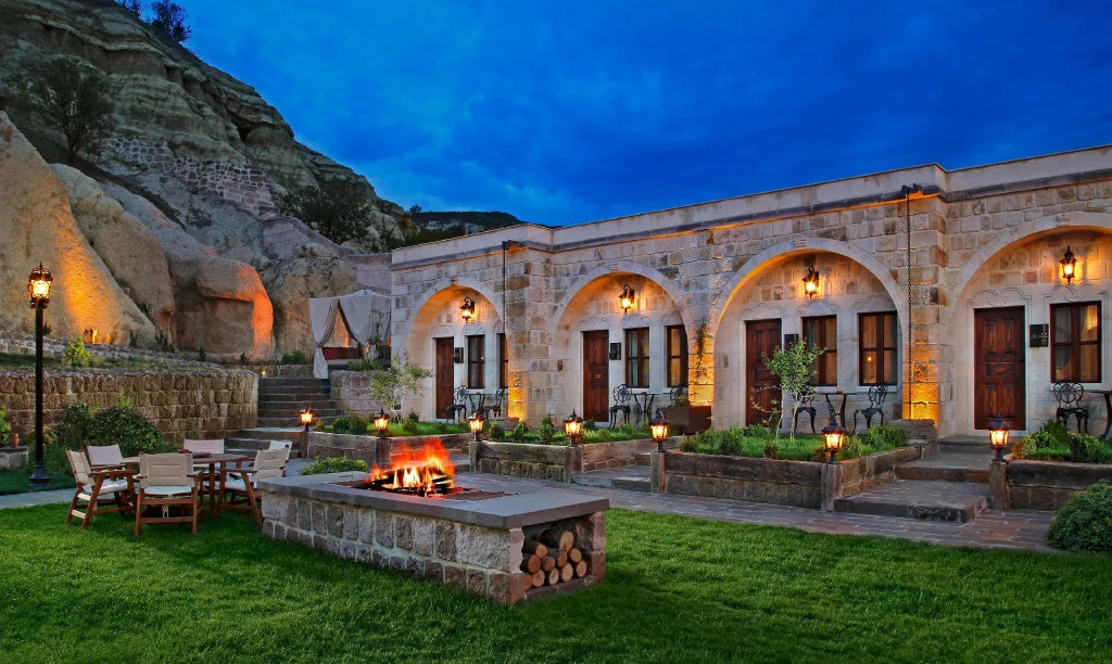 Seraphim Cave Suites & SPA