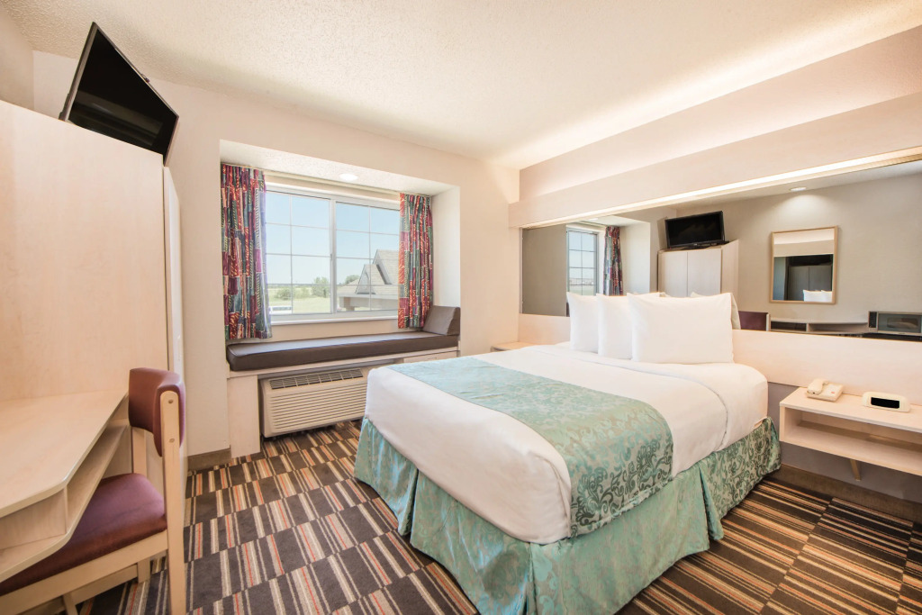 Отель Microtel Inn Suites by Wyndham Claremore