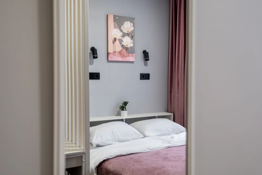 Uyutnaya Studiya Na Troikh Flat