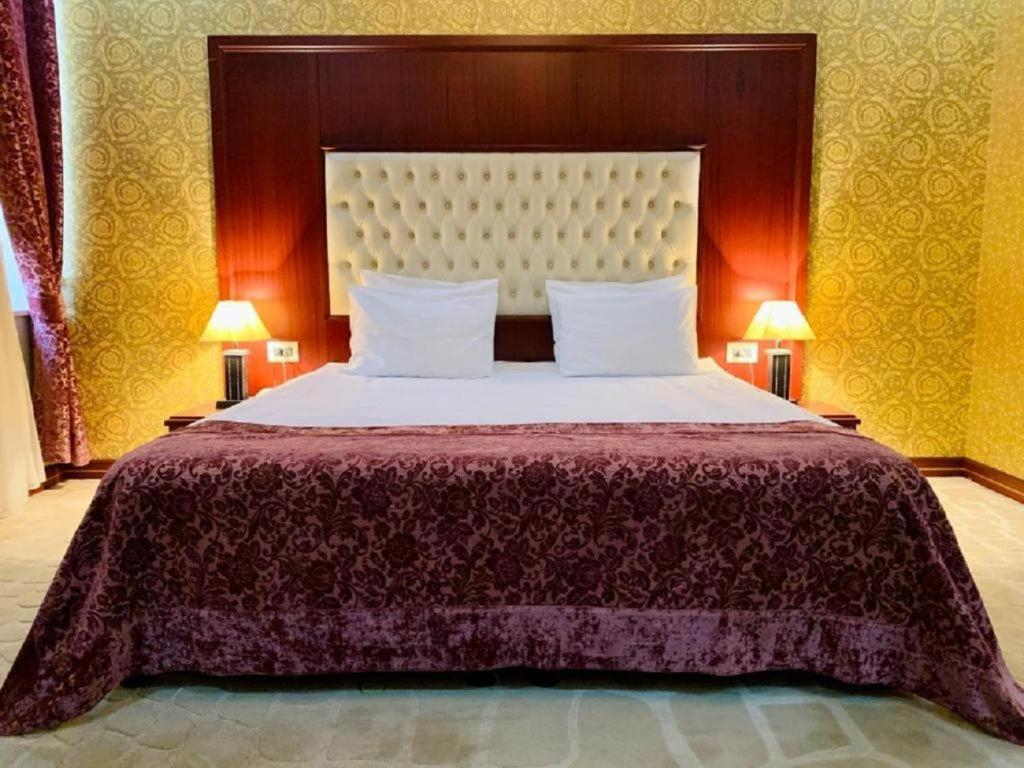 Clover Hotel F1 View