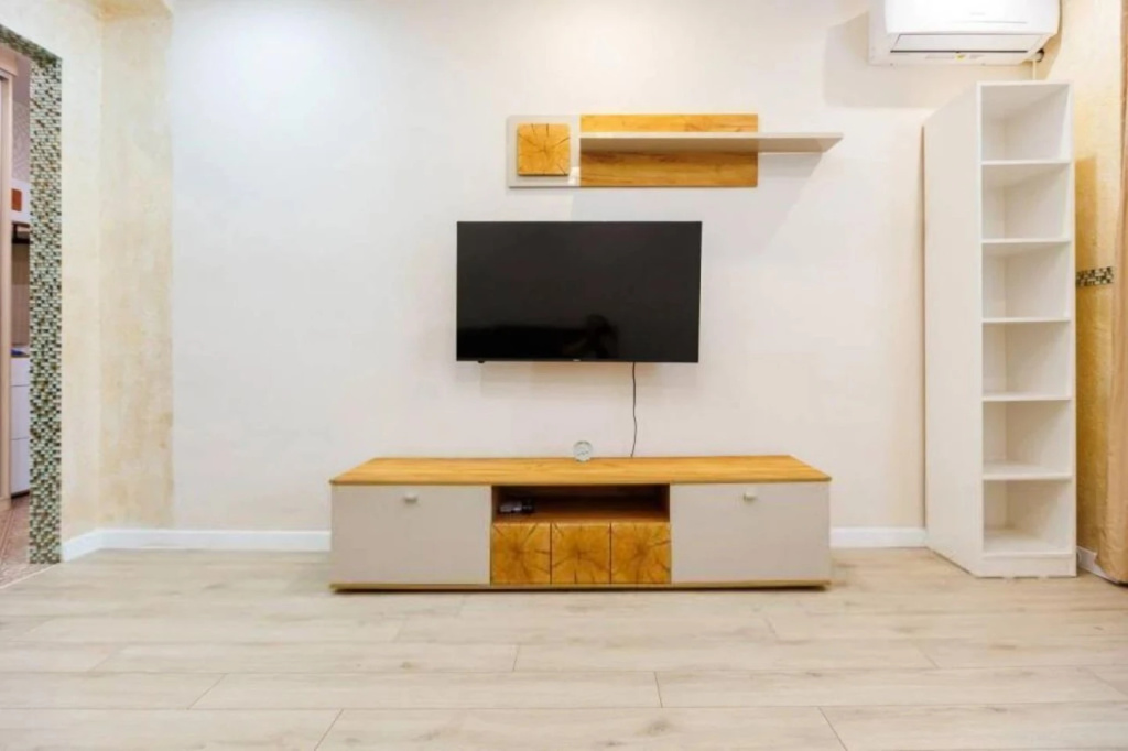 Квартира Просторная 3х-Комнатная В Центре Города