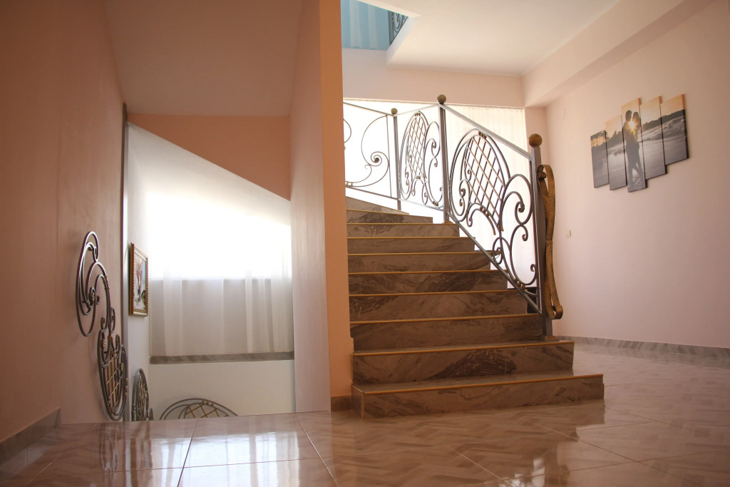 Lara Hotel