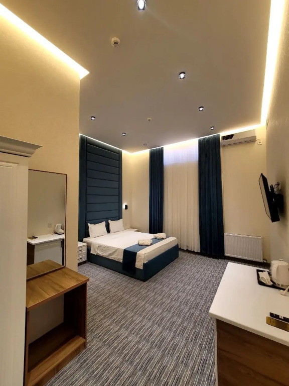 MIRON Hotel