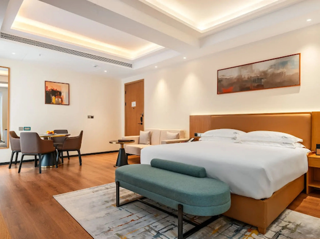 Отель Bamus Sarovar Portico