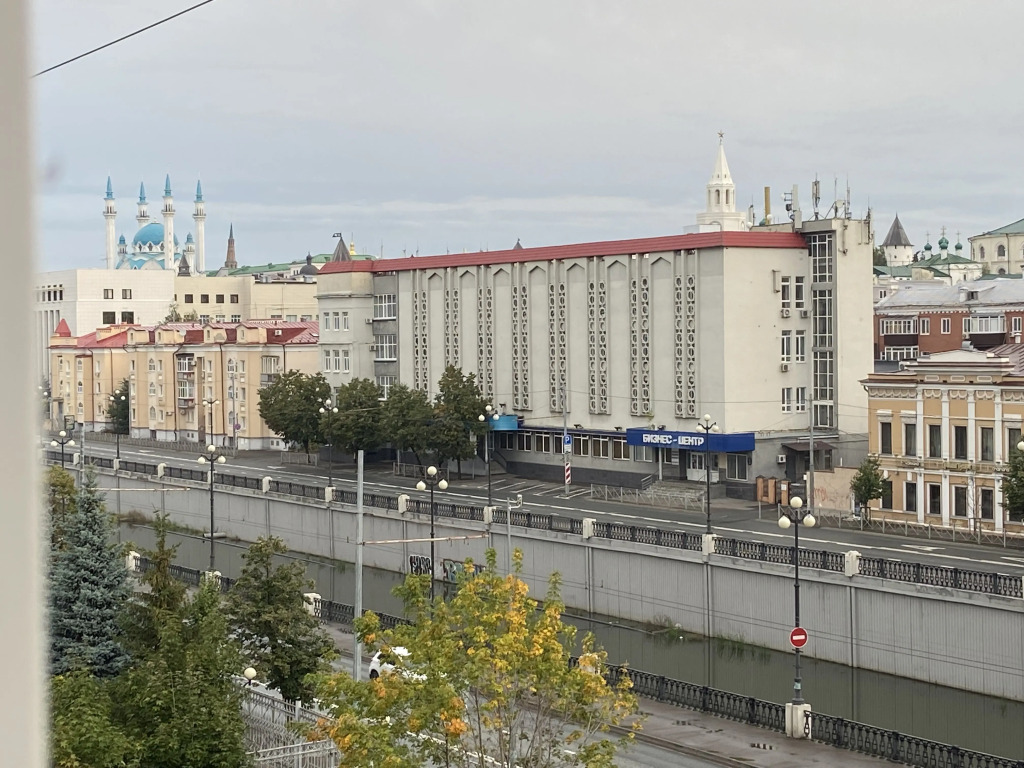 Апартаменты двухкомнатные с видом на Кремль