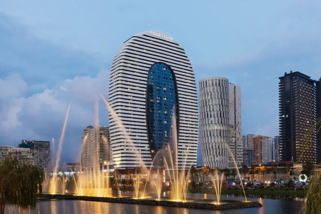 Апартаменты Bright with Balcony in Alliance Palace Batumi - Steps from the Sea & Dancing Fountains