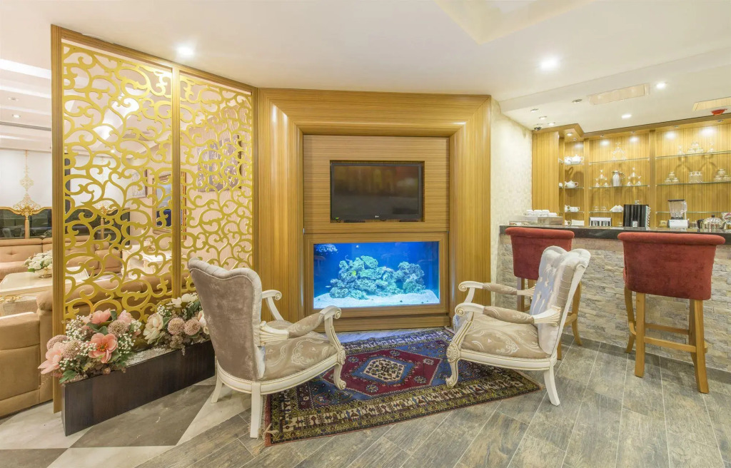 MidMar Deluxe Hotel