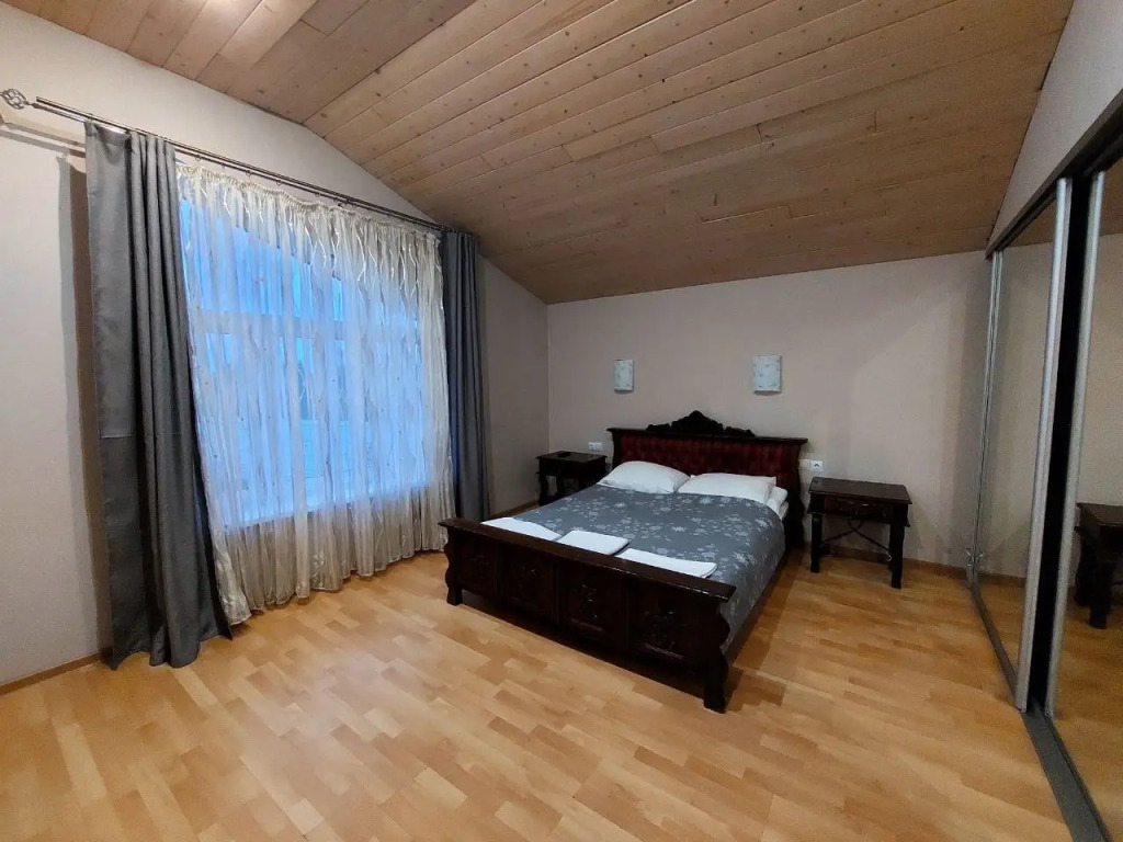 Titan 5 Hibinyi Cottage