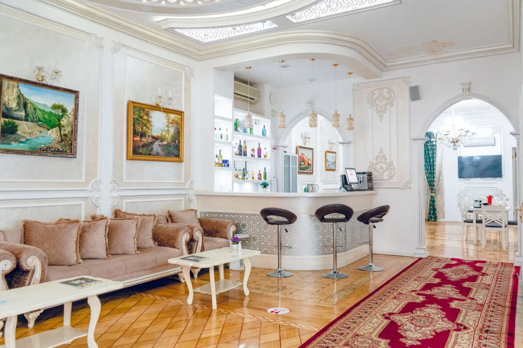 Отель White House