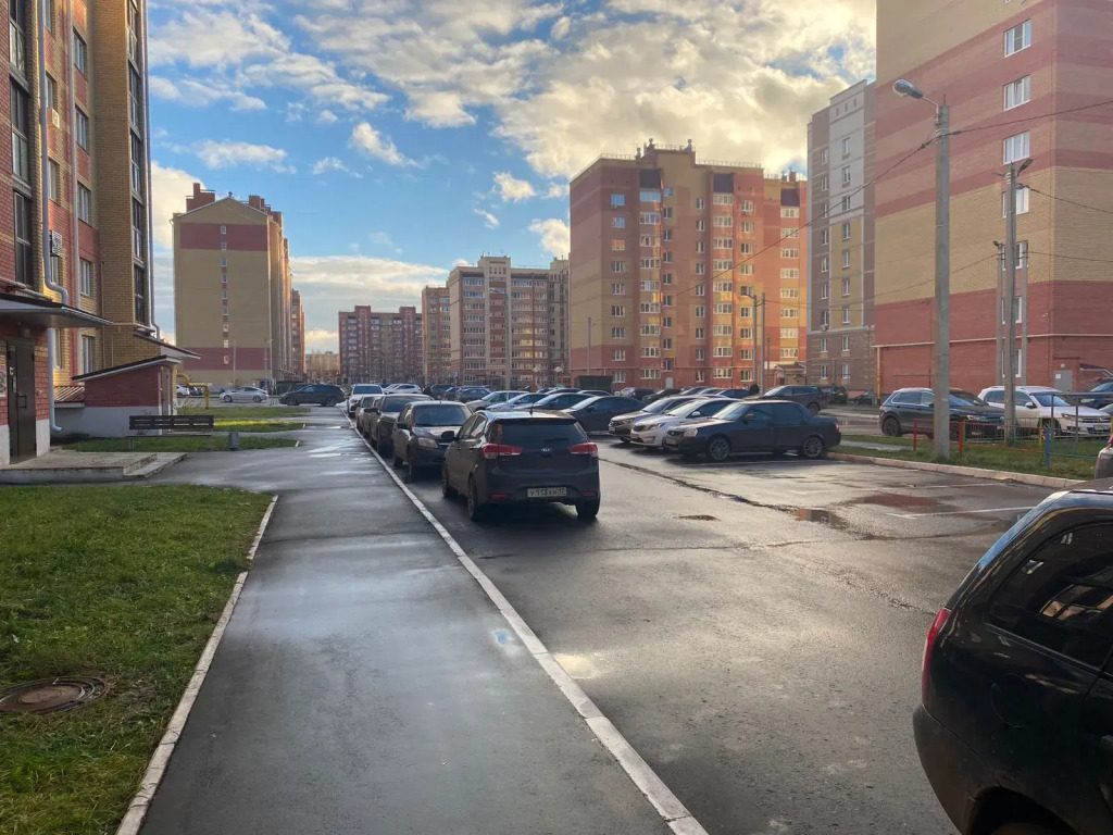 Квартира в новом районе с новым ремонтом и большой парковкой