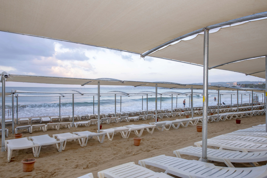 Armas Green Fugla Beach