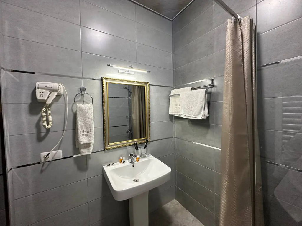 Ideal Hotel