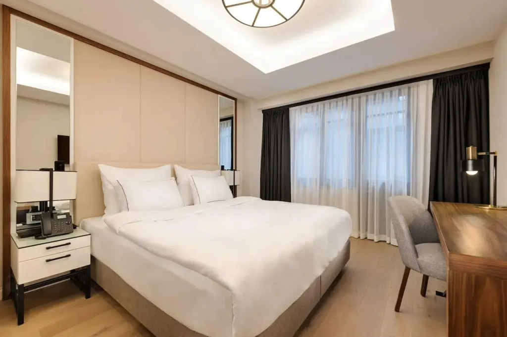 Отель Gleam Collection Hotel
