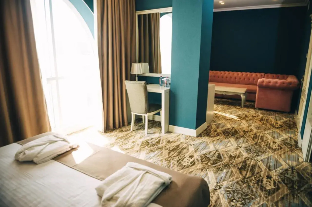 Emerald Suite Hotel