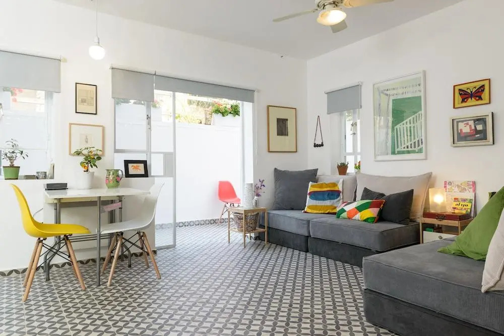 Апартаменты Vintage & Chic with Patio by FeelHome