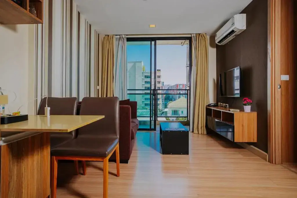 Ramada Tenn Ekamai