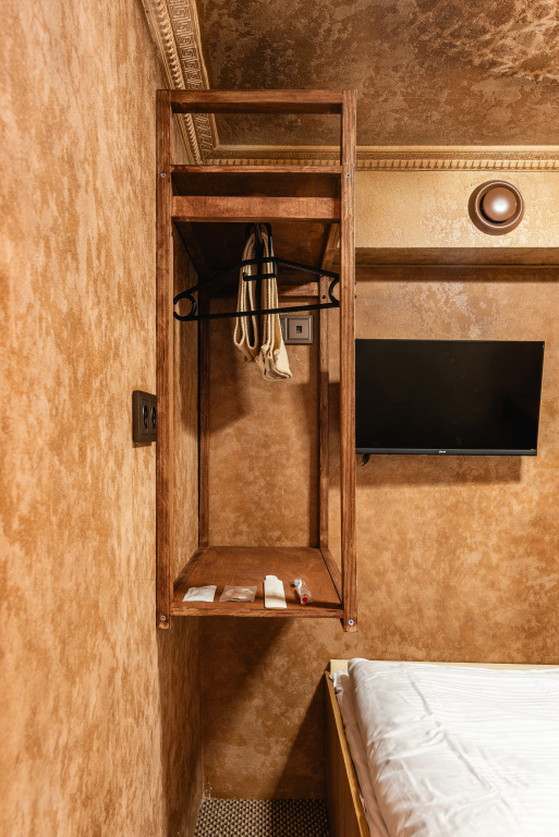 Alladin Capsule Hotel