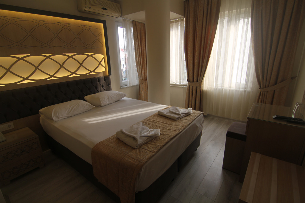 Grand Liza Hotel