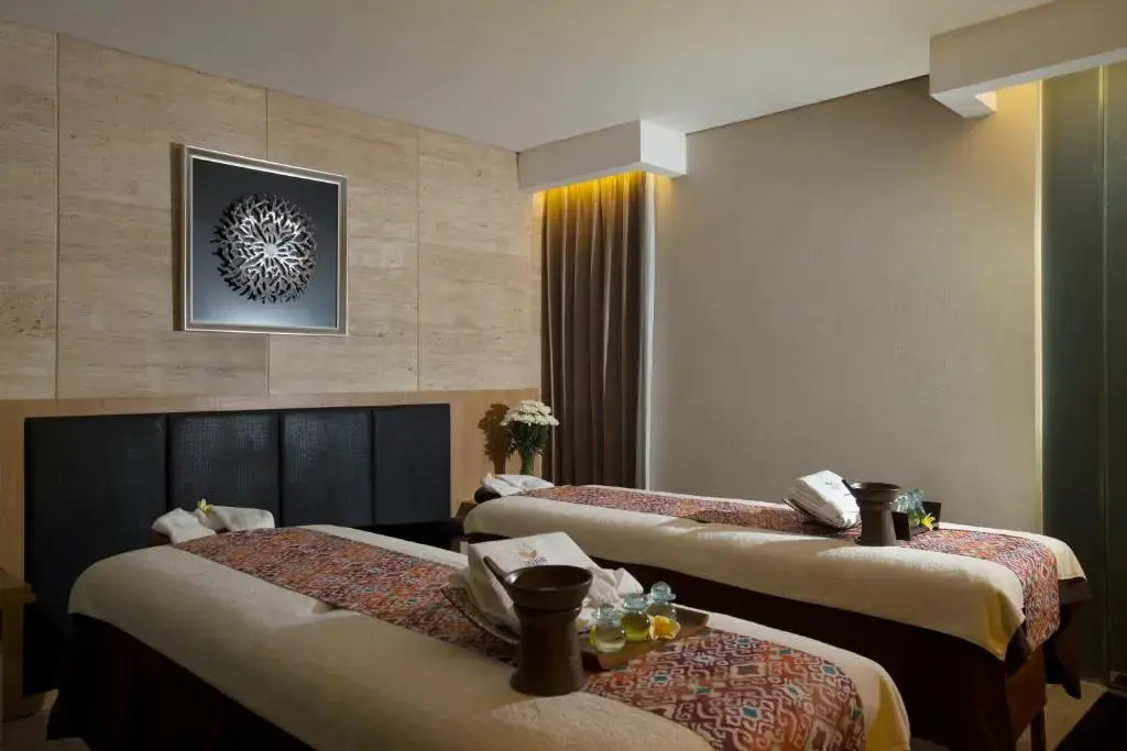 Отель de Vins Sky Hotel Seminyak