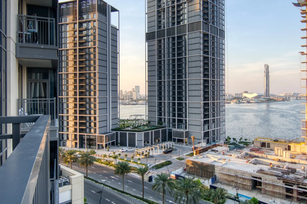 Апартаменты Bright 2BR, Top tower Creek Rise