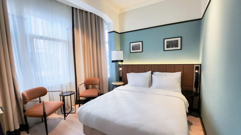 EA Exclusive Hotel
