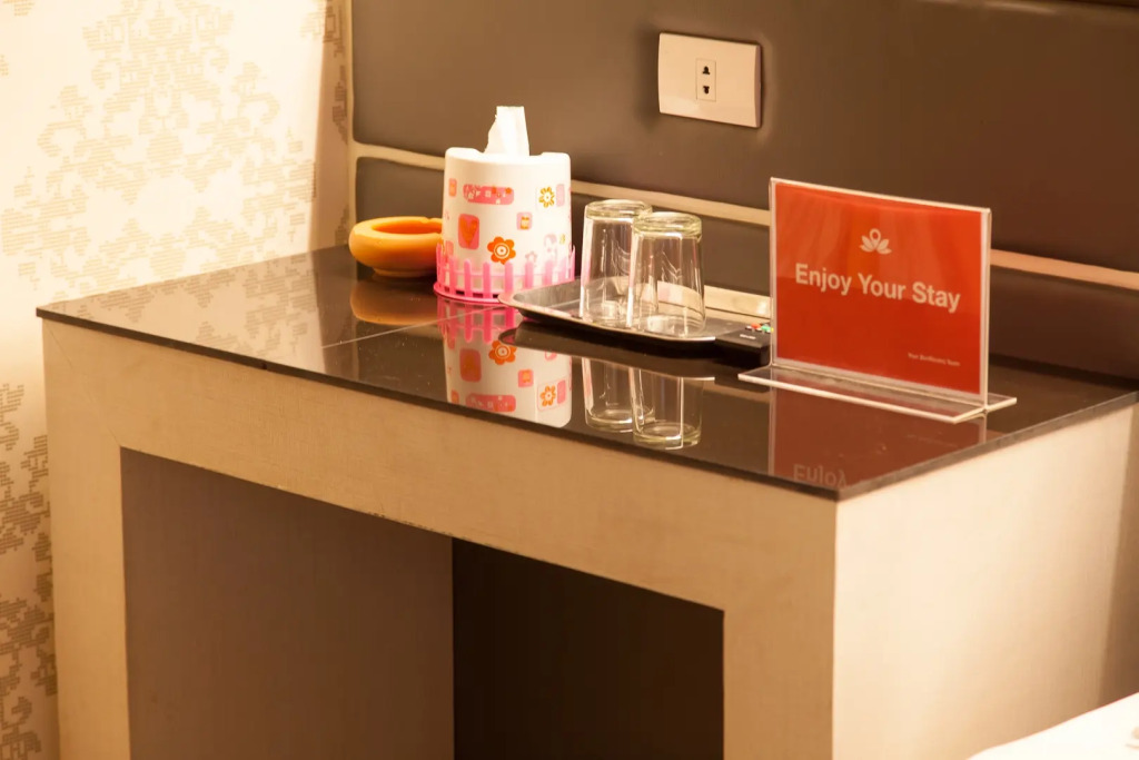 Отель ZEN Rooms Phiphit Phokhai