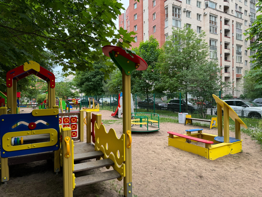 Апартаменты Скайлайт на Галерном