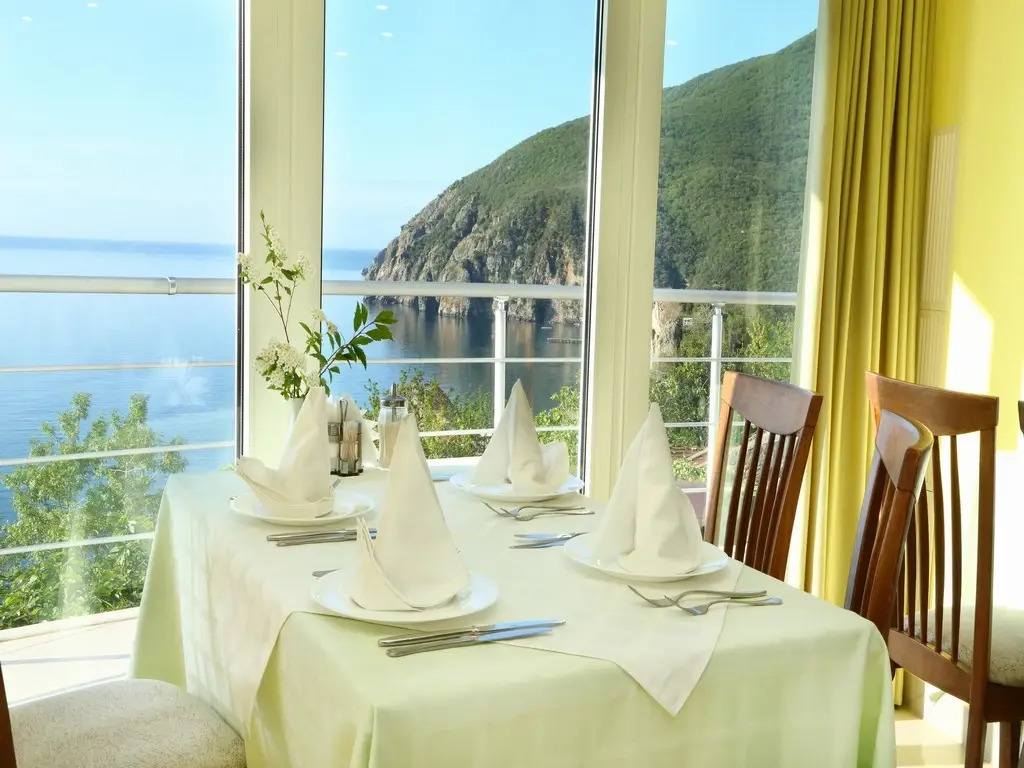 Mazhestik Hotel