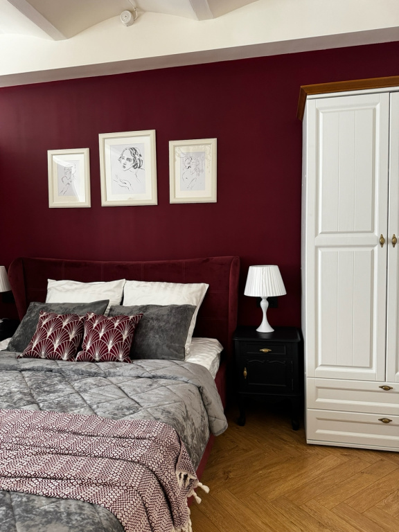 Burgundy Flat