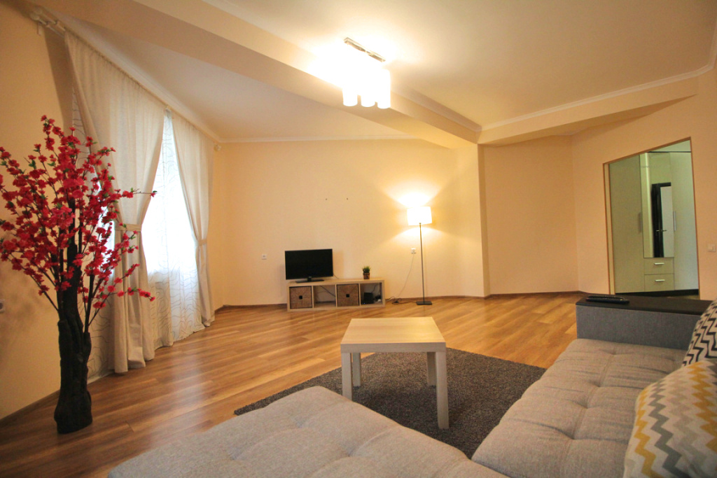 Апартаменты 2-комн Квартира 90 м2 на Булгакова by Sutki26