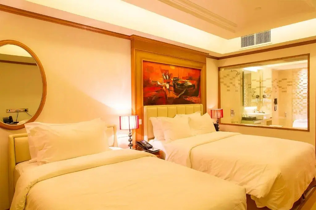Six Seasons Hotel