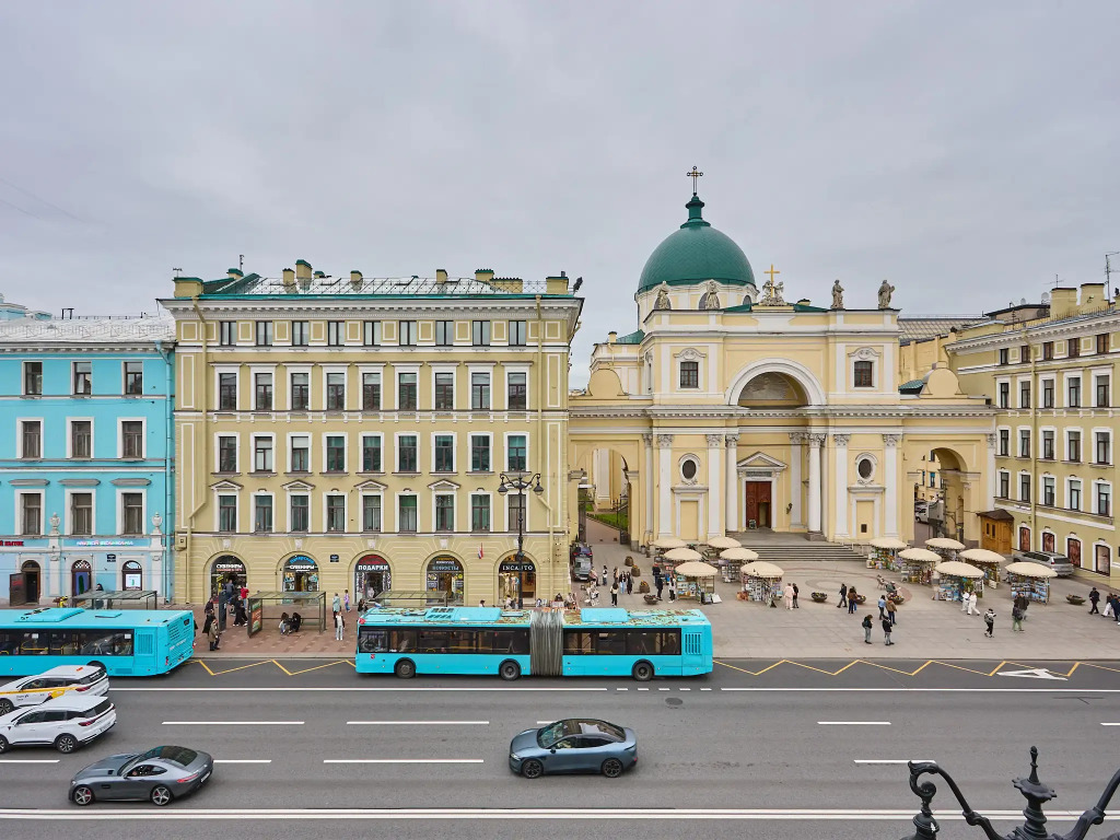 Квартира видовая в Золотом треугольнике Петербурга