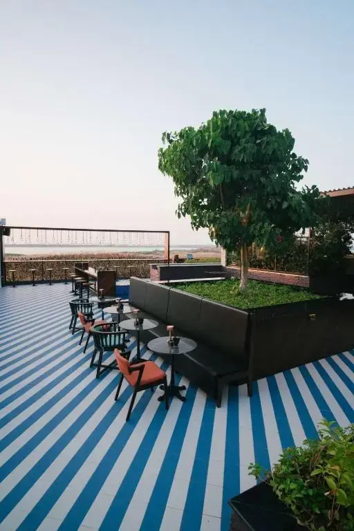 Отель Yas Plaza Mangroves by IHG