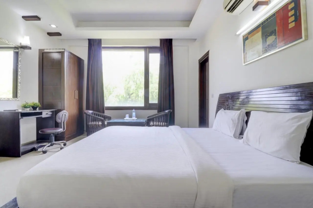 Отель Blue Moon Residency Hotel & Restaurant