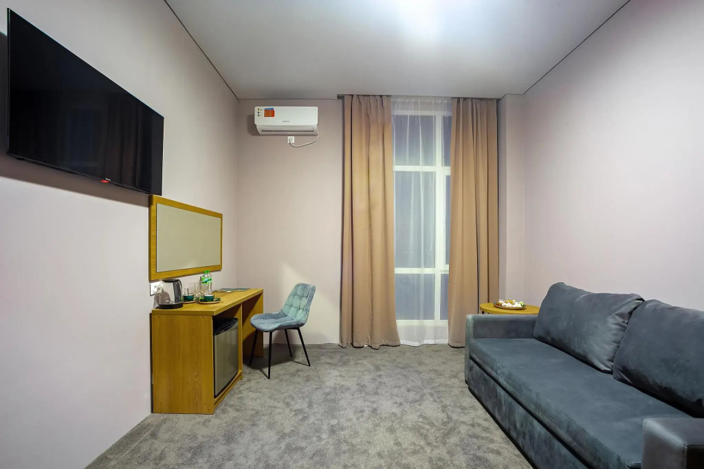 Green Land Hotel